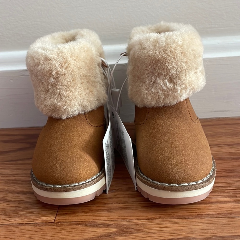 reposhing because my baby is to young for them  , they are absolutely gorgeous